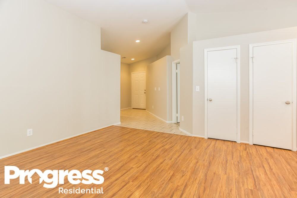 705 Regal Robin Way - Photo 3 of 15