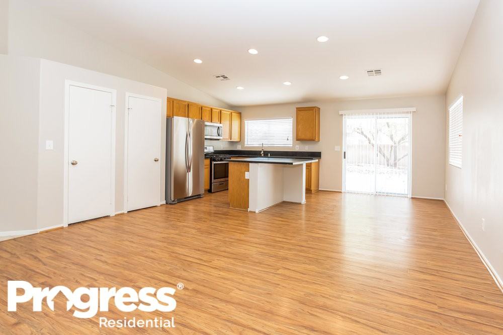 705 Regal Robin Way - Photo 4 of 15