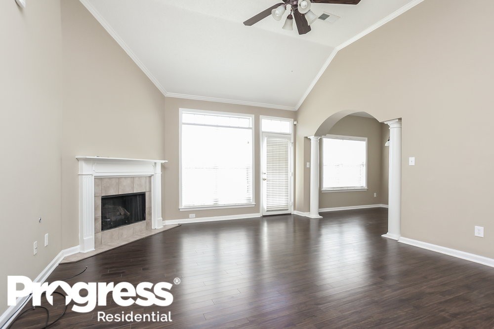 10183 Tall Hickory Dr - Photo 2 of 16