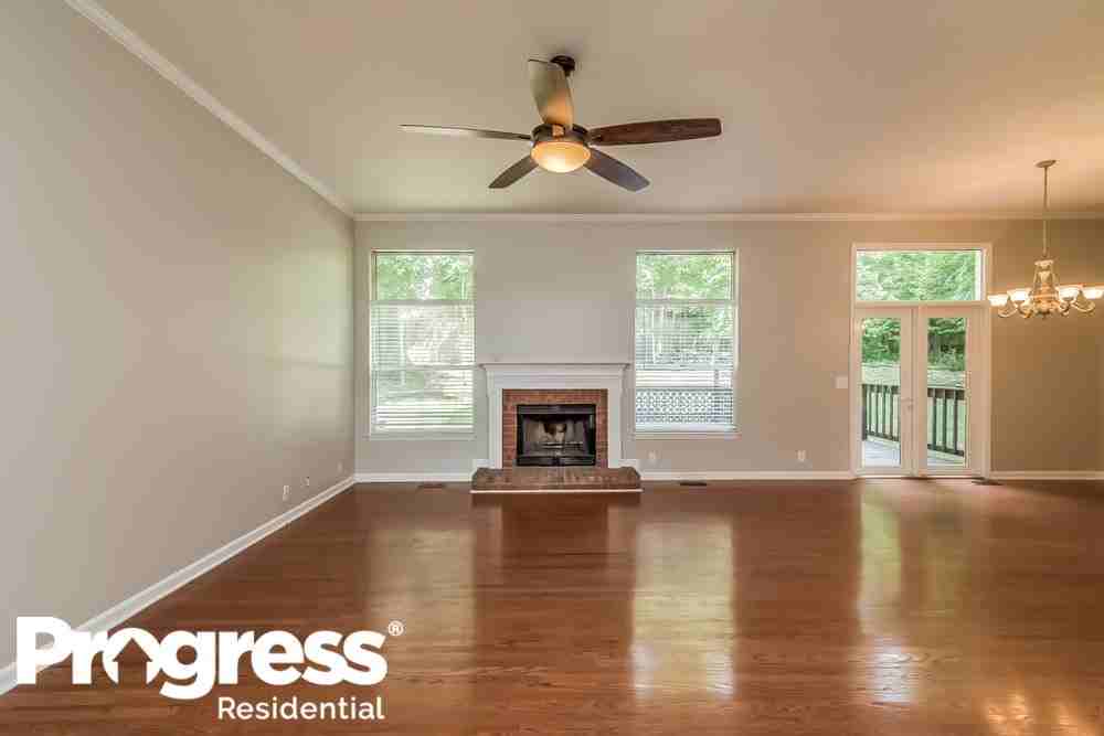 131 Northlake Dr - Photo 2 of 16