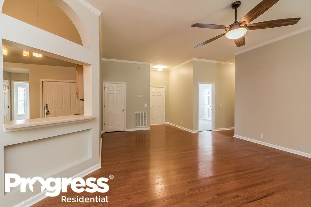 131 Northlake Dr - Photo 3 of 16