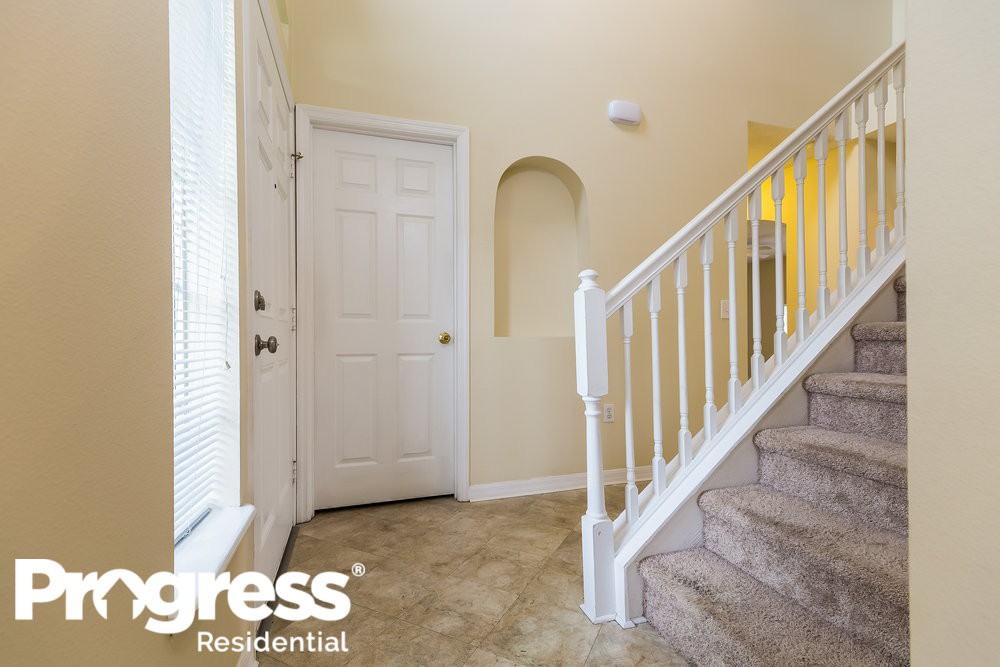 1022 Chateau Cir - Photo 2 of 17