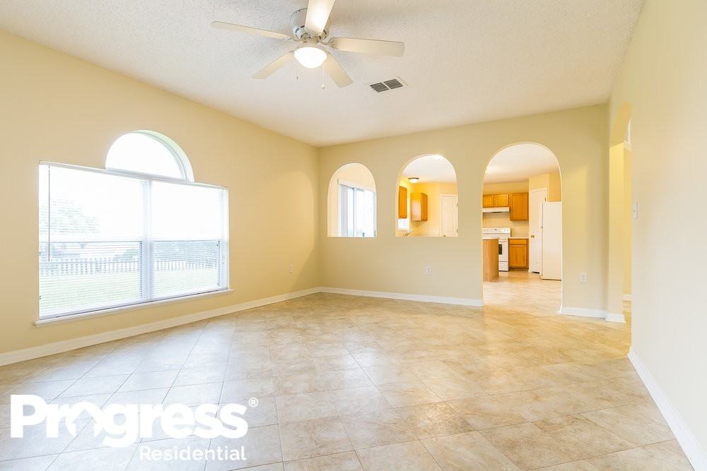 1022 Chateau Cir - Photo 3 of 17