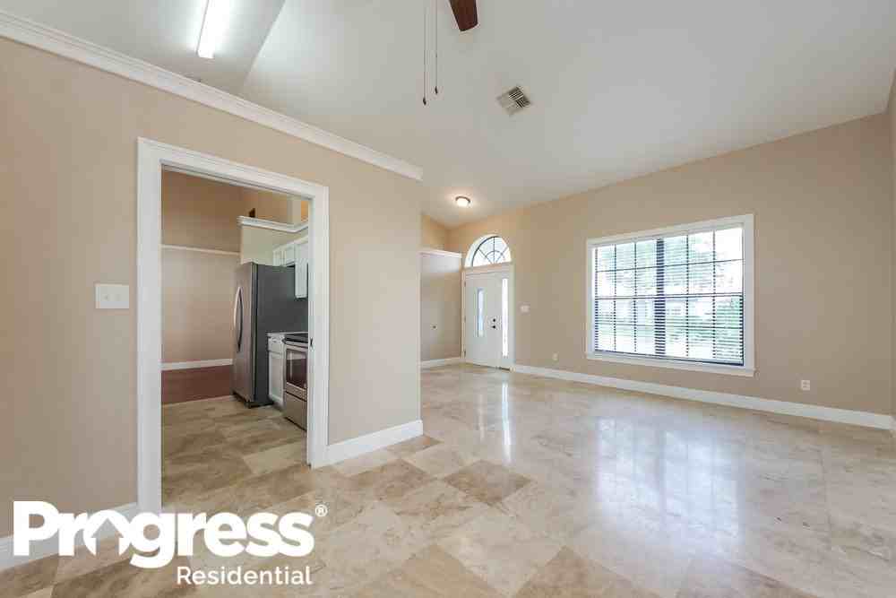 1633 Liggins Ave - Photo 3 of 15