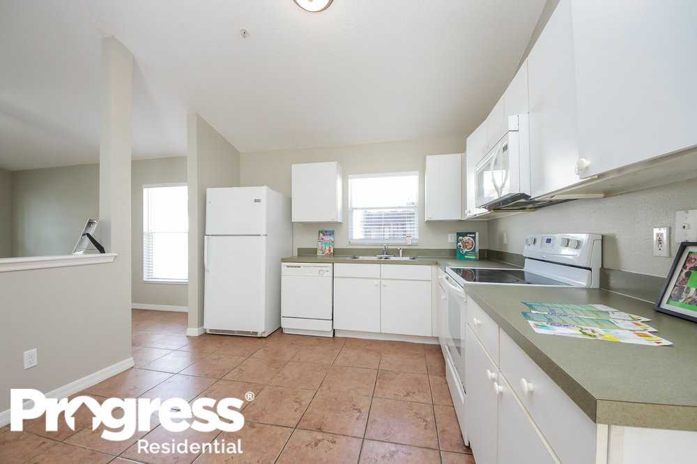 9608 Hollyhill Dr - Photo 3 of 15