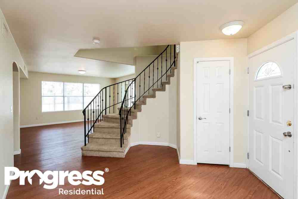 3422 E Woodland Dr - Photo 3 of 15