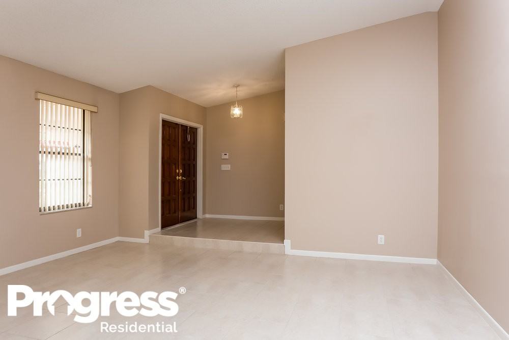 1560 Nw 99th Ave - Photo 3 of 15