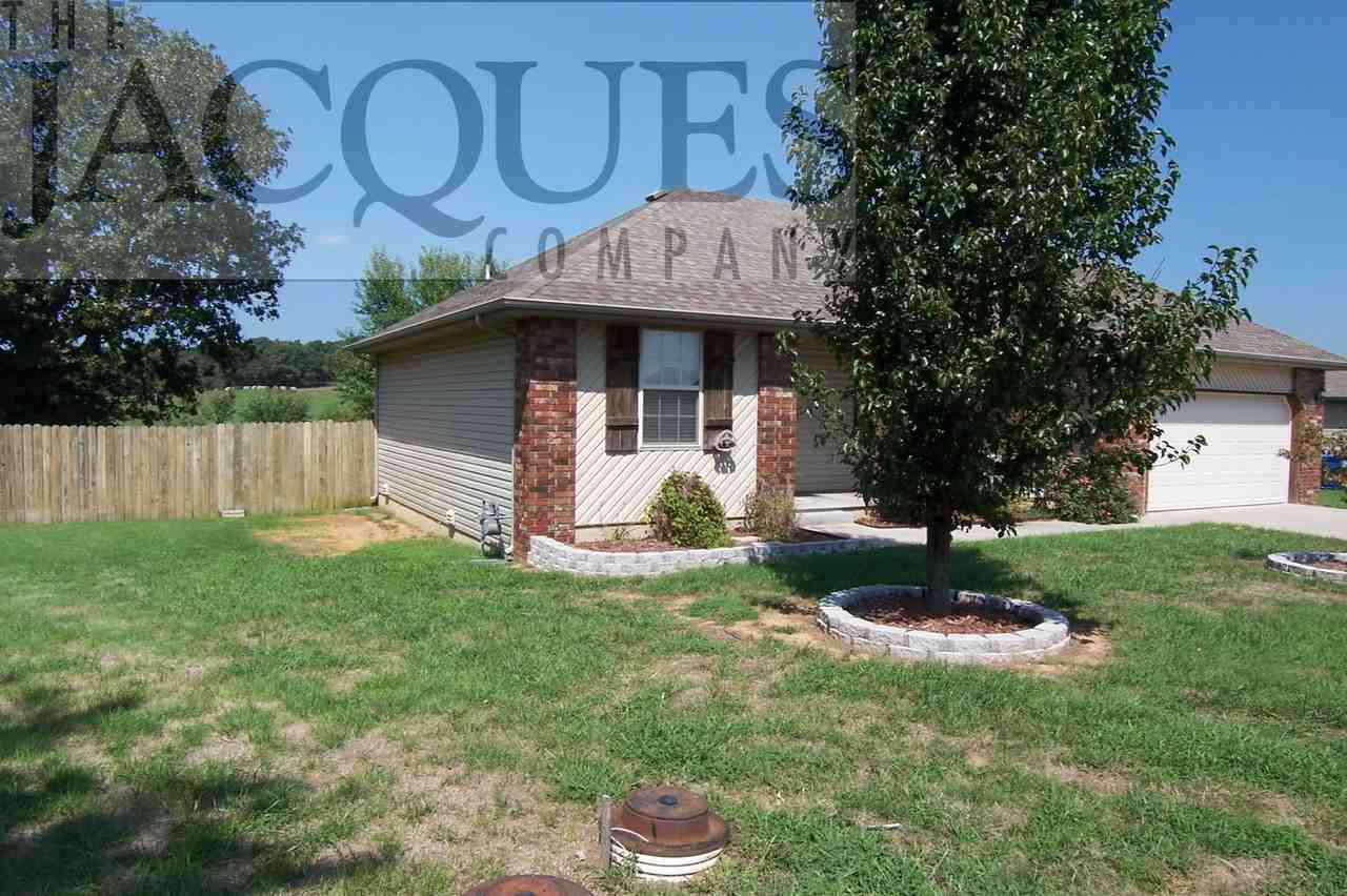 307 Lexington Cir - Photo 2 of 16