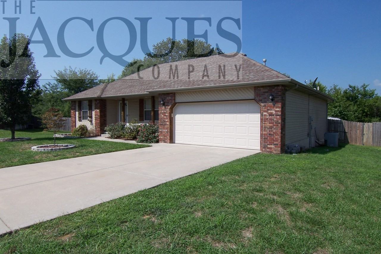 307 Lexington Cir - Photo 3 of 16