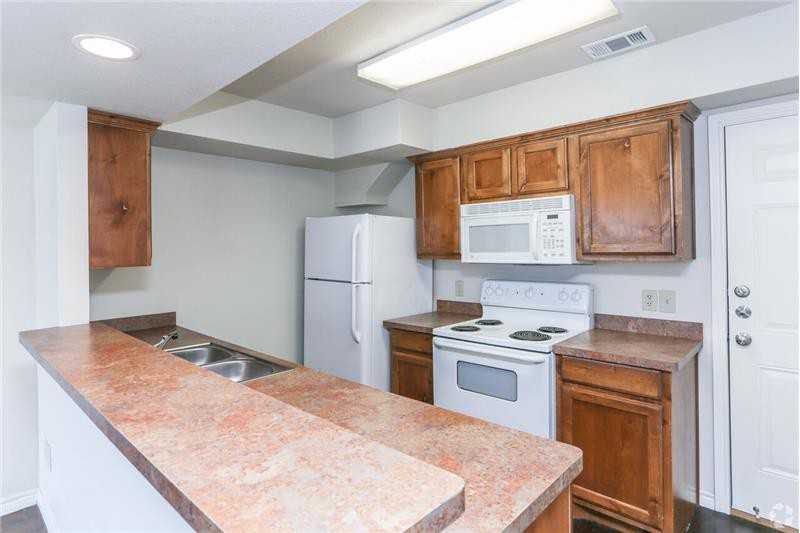 1621 S University Parks Dr - Photo 5 of 12