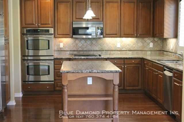 1523 Clifftop Ave - Photo 3 of 12