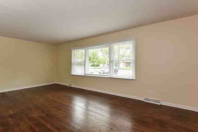 901 Braemar Rd - Photo 3 of 11