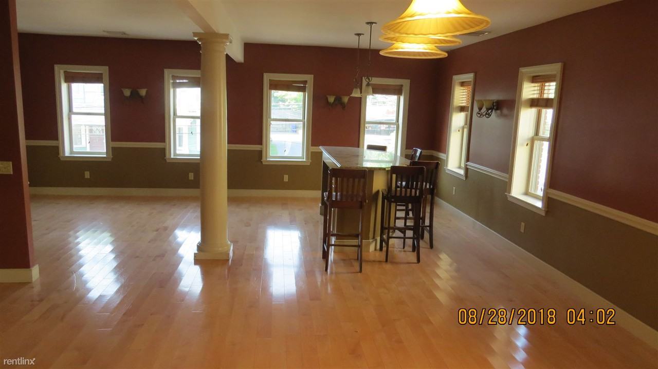 1205 Chestnut St - Photo 3 of 11