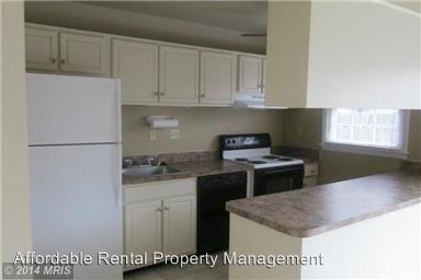 1876 Abbey Ln - Photo 2 of 21