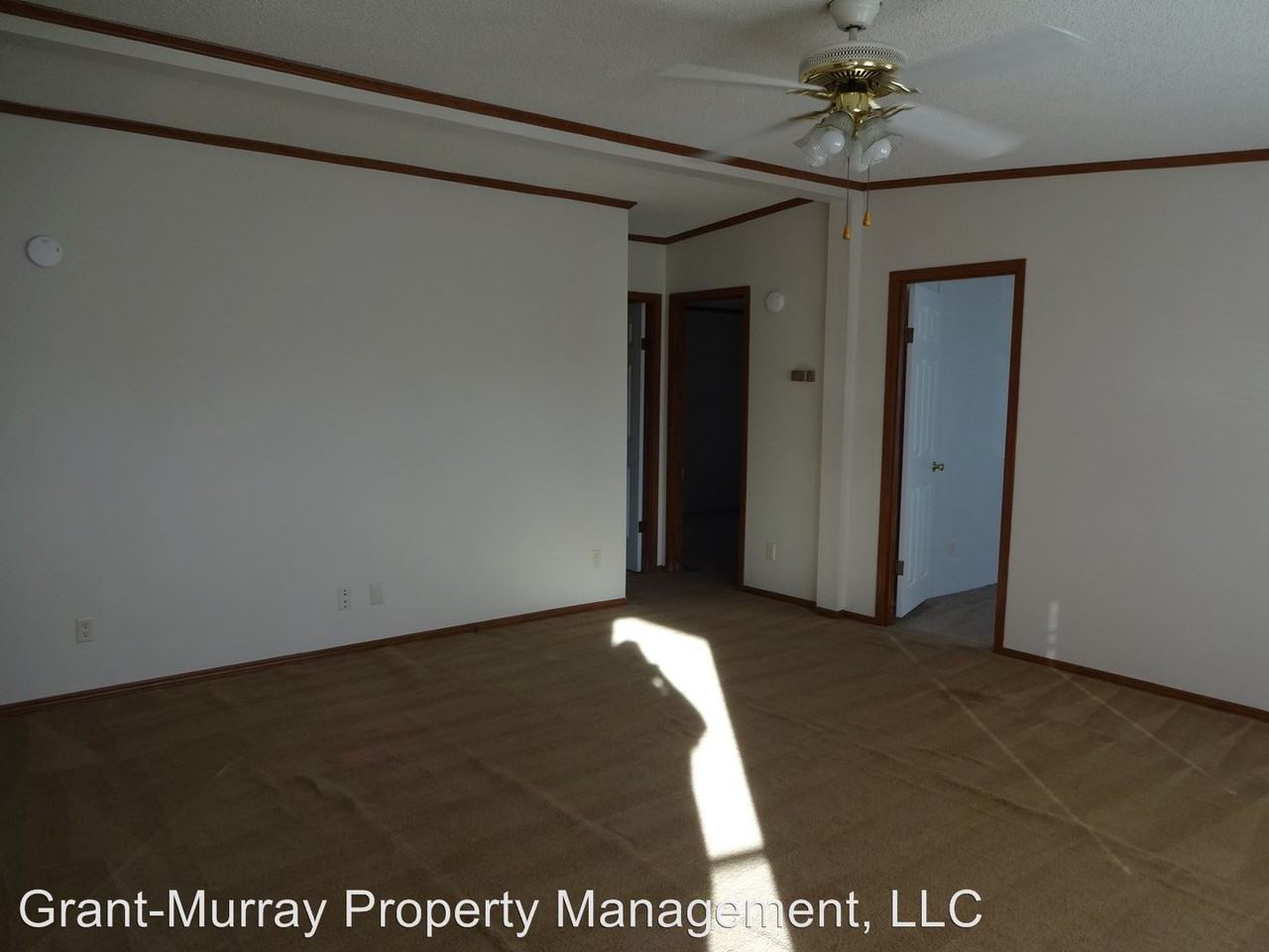 61 Lexington Ln - Photo 2 of 13
