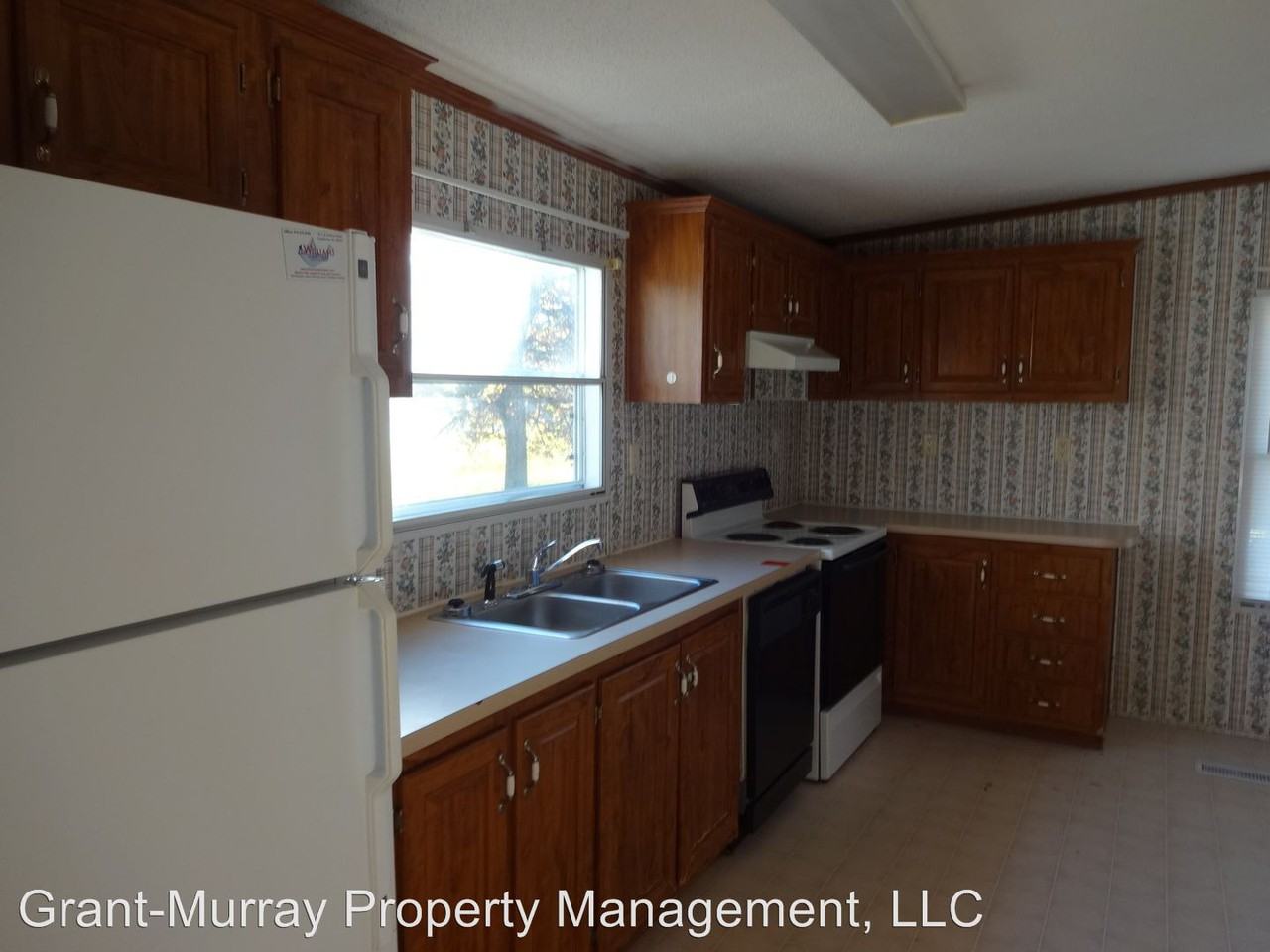61 Lexington Ln - Photo 3 of 13