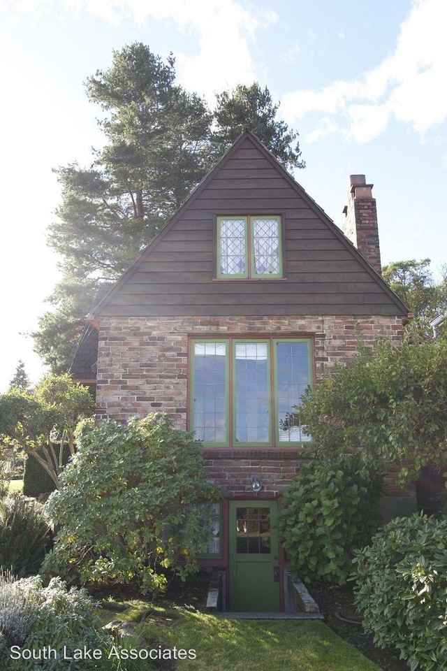 1556 Magnolia Way W - Photo 2 of 18