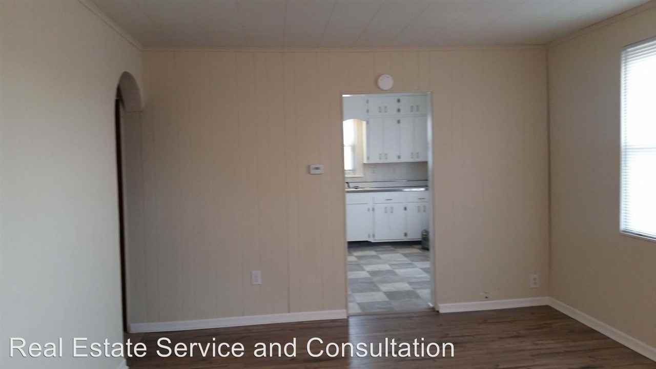 2664 Yale Blvd - Photo 2 of 9