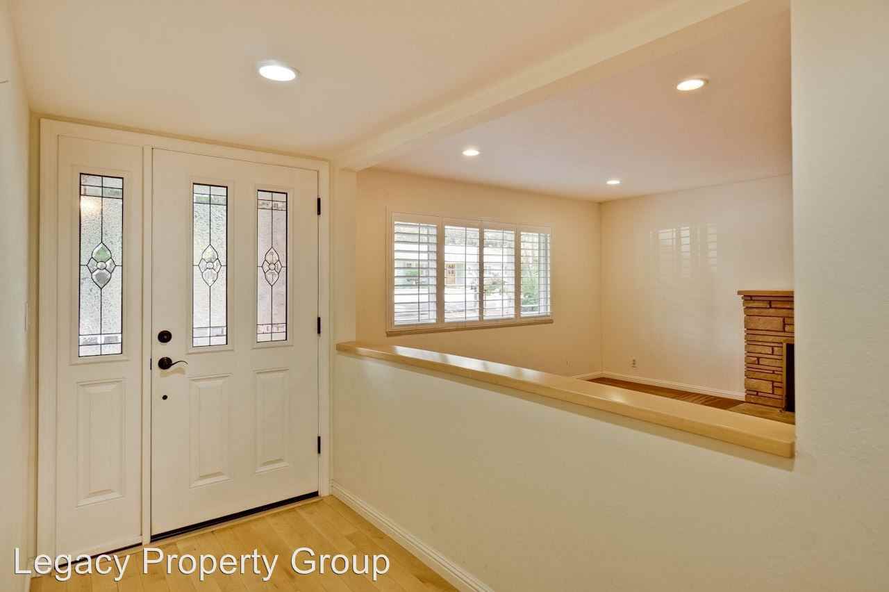 381 Hawthorne Ave - Photo 3 of 28