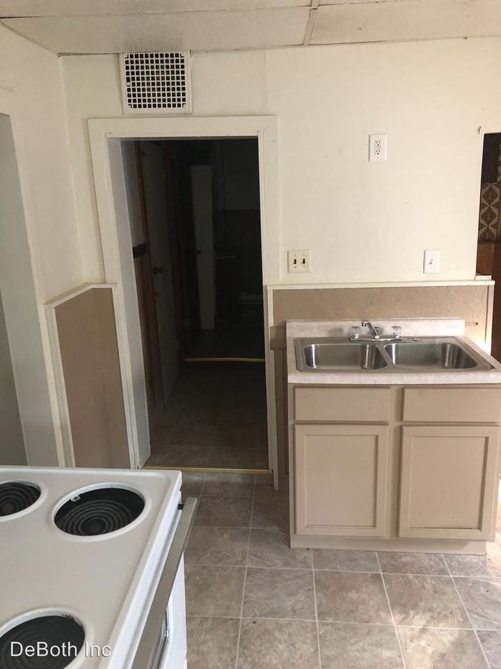 326 McLean - Photo 3 of 5