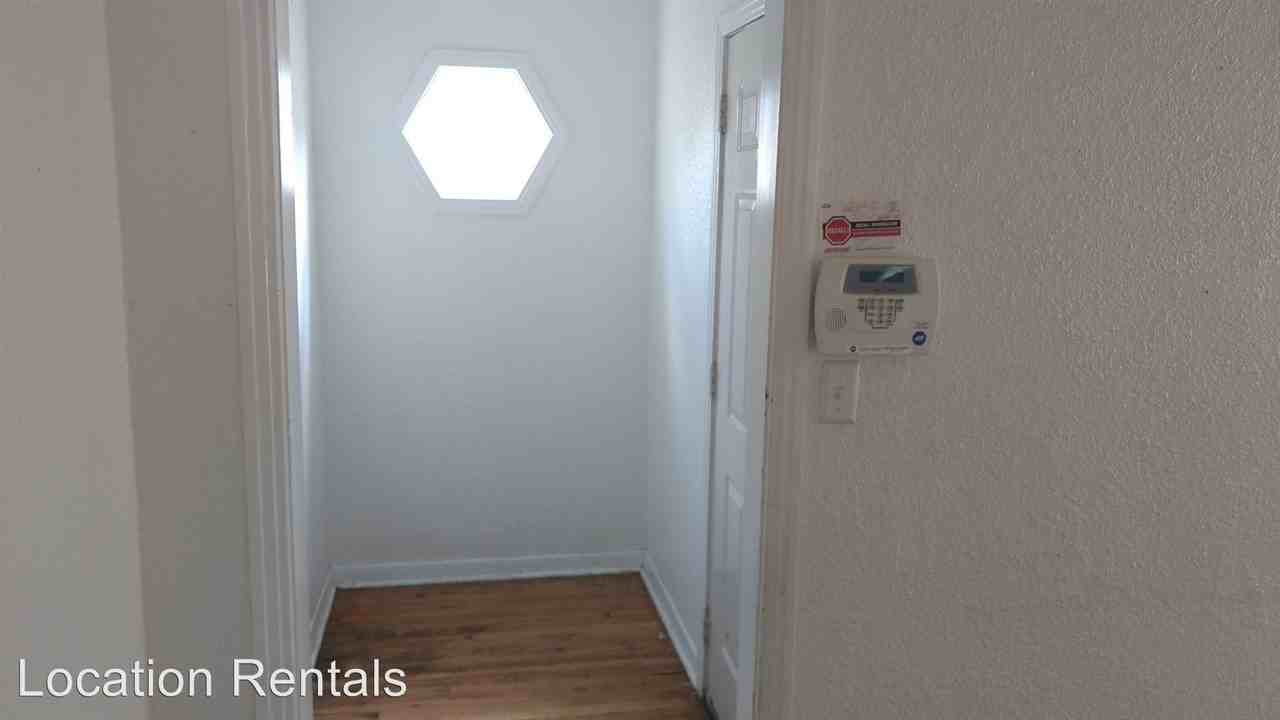 2616 37th St - Photo 3 of 8