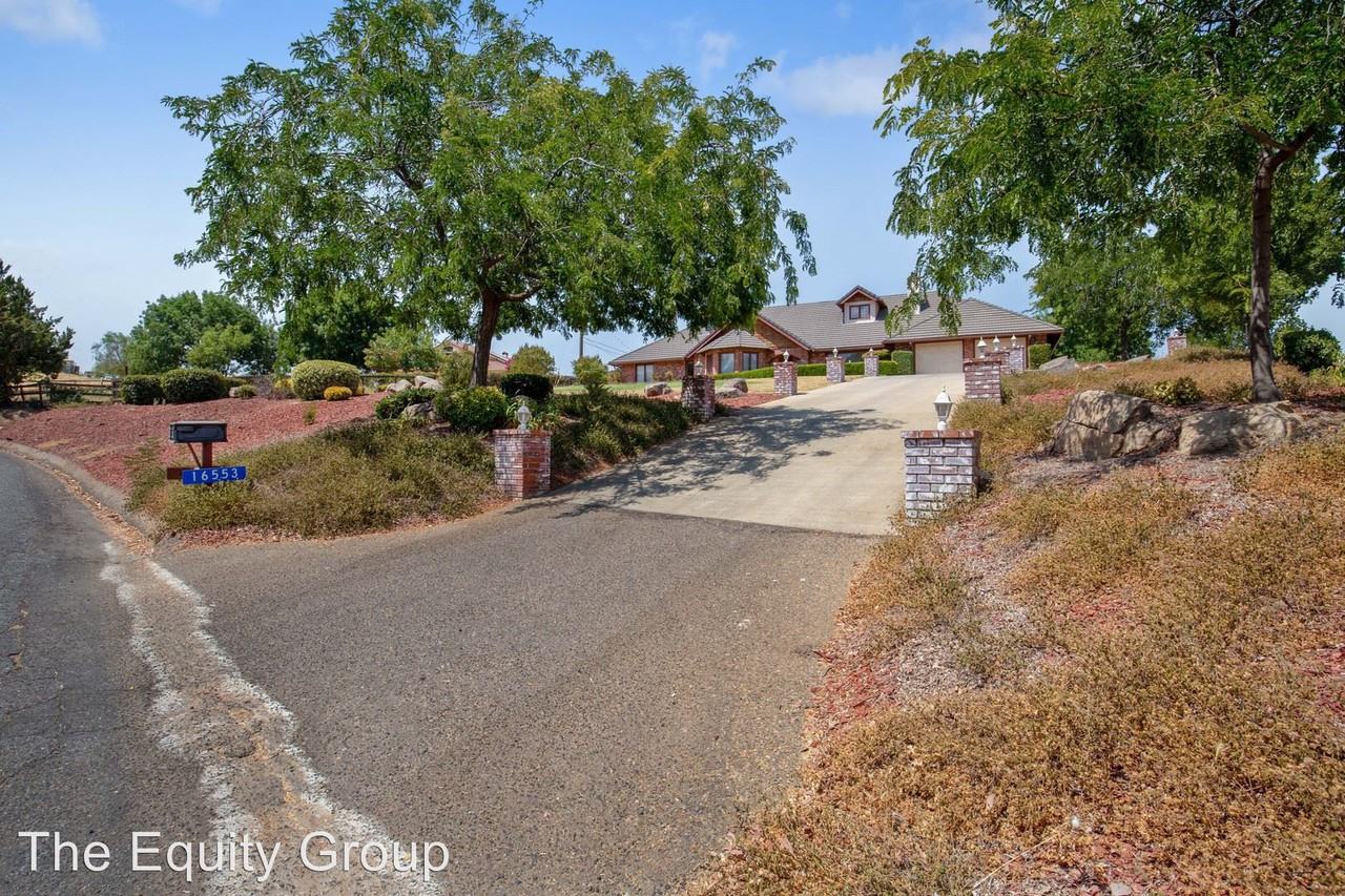 16553 Mustang Dr - Photo 2 of 43