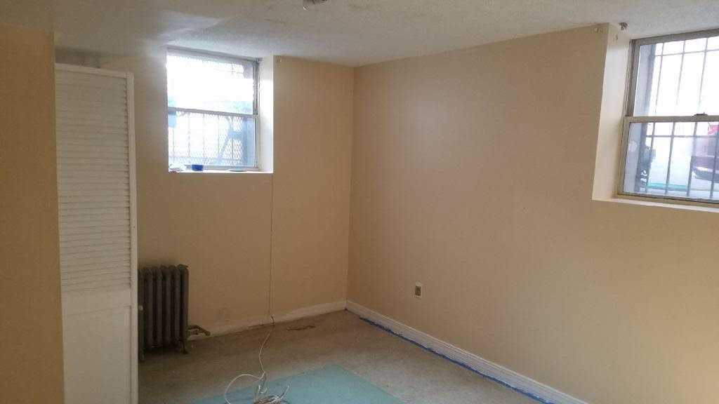 182 E 51st St #1B - Photo 2 of 6