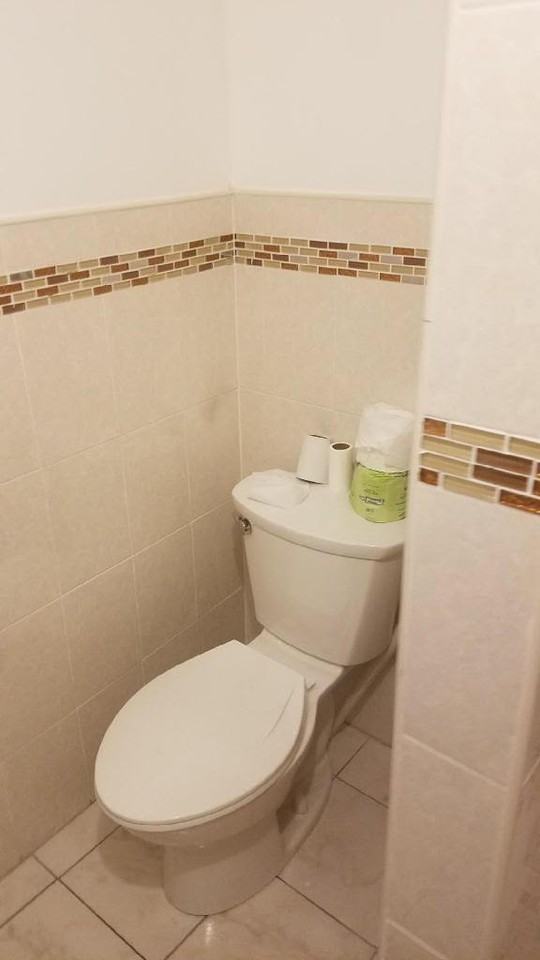 182 E 51st St #1B - Photo 3 of 6