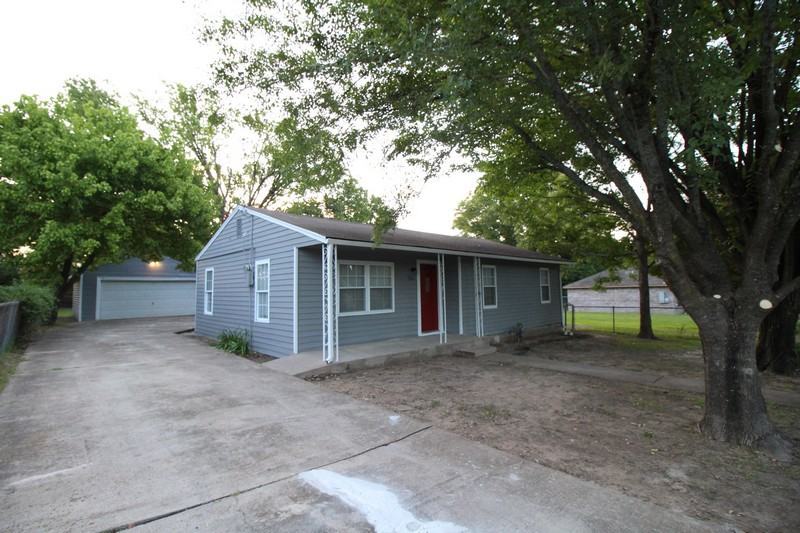 712 Dewberry St - Photo 2 of 22