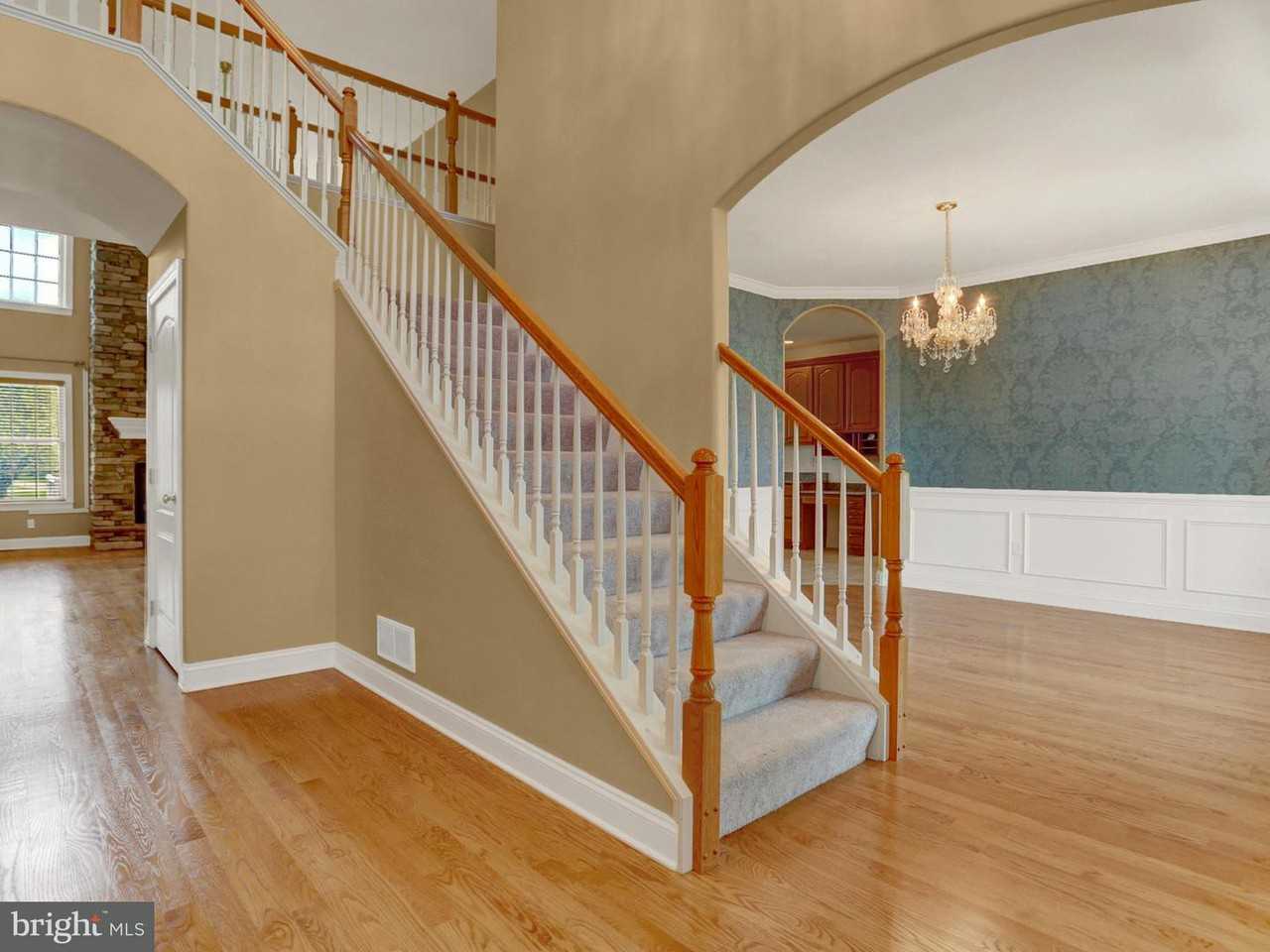 17 Farm Ln - Photo 3 of 43