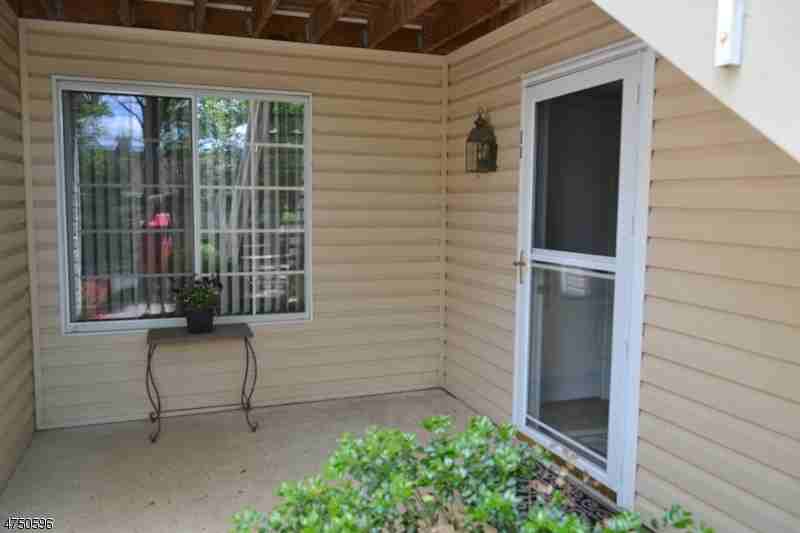 11 Wendover Ct - Photo 2 of 16