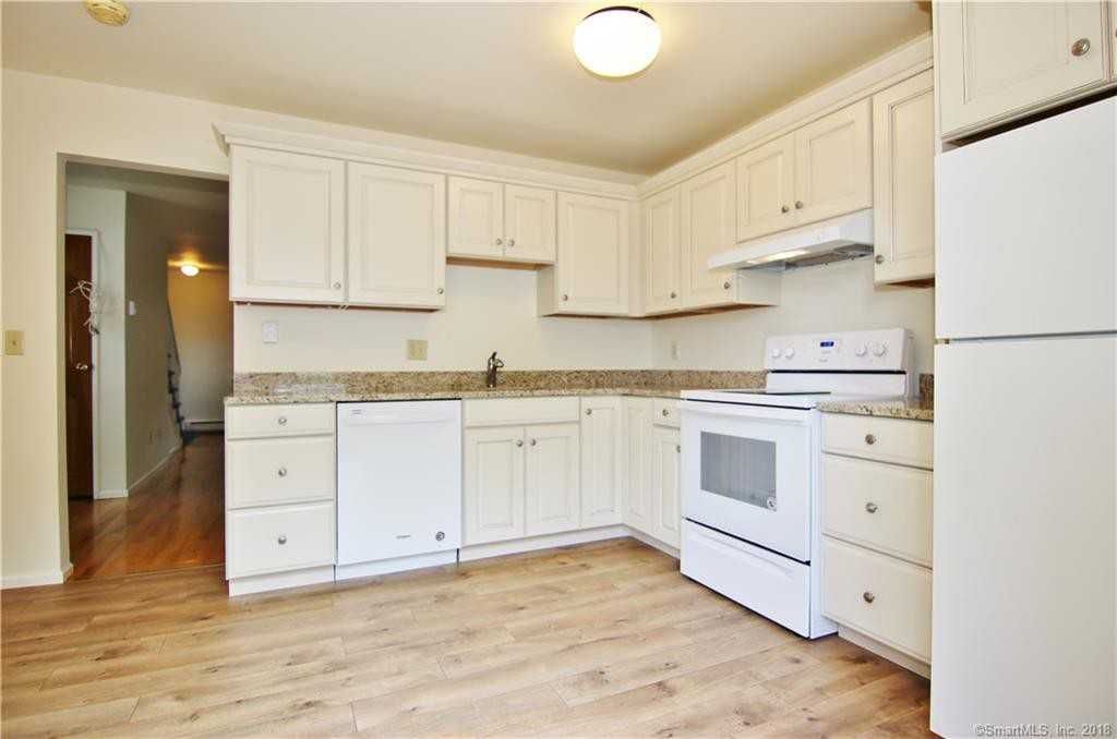 940 Shippan Ave - Photo 2 of 20