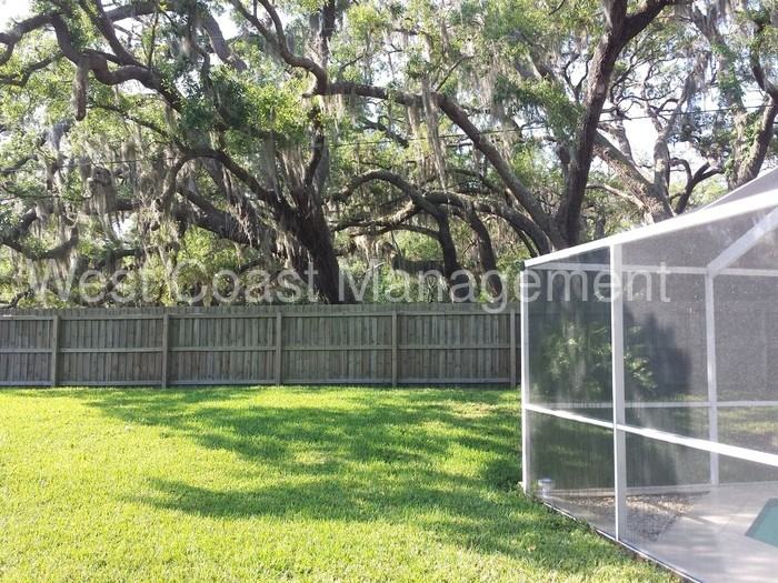 19617 Wyndmill Cir - Photo 2 of 27