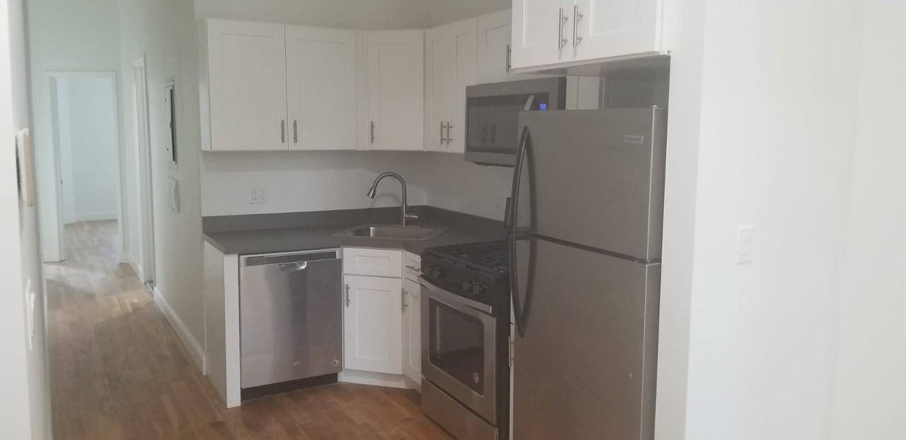 295 Wyckoff - Photo 2 of 13