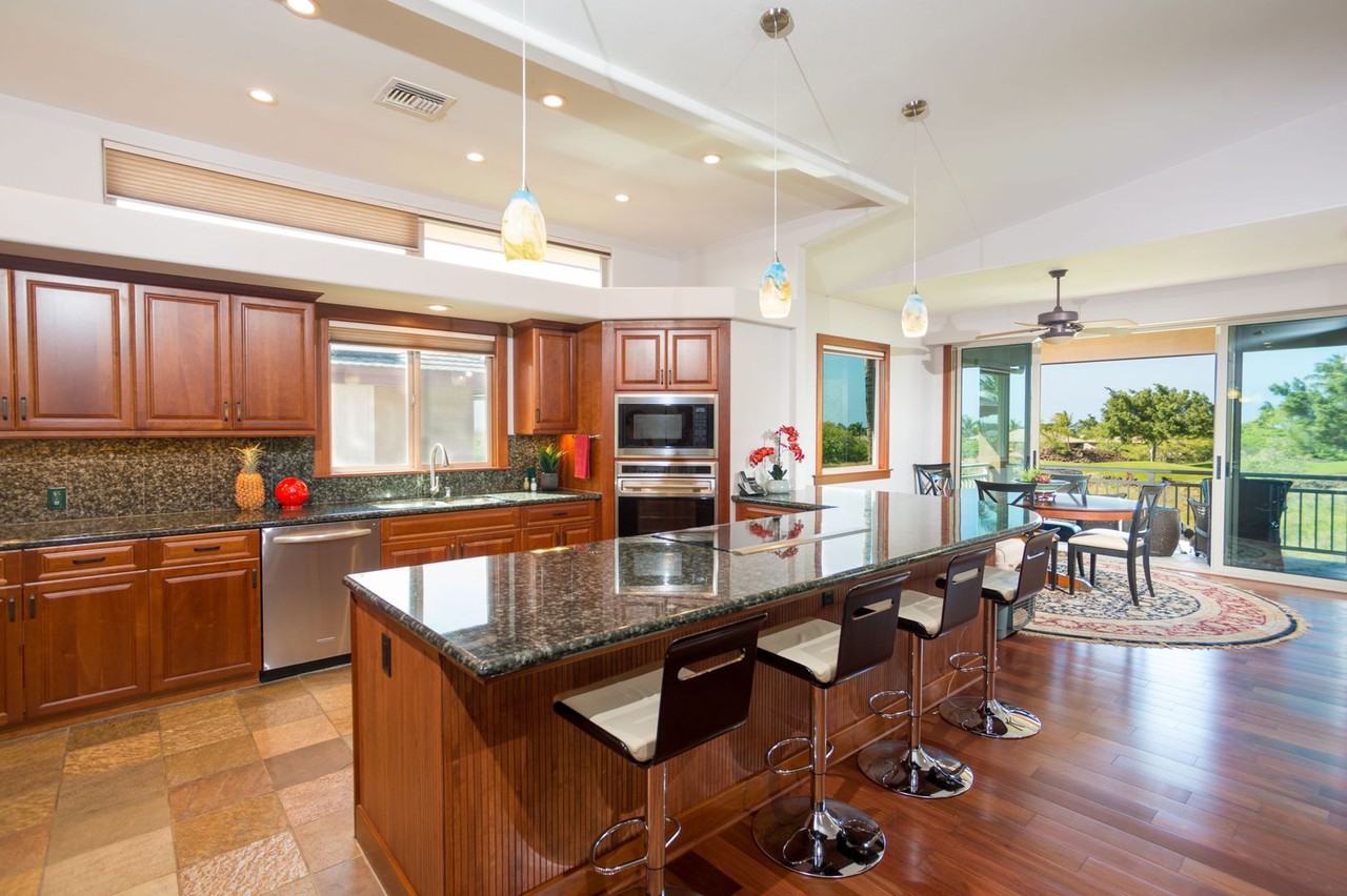 68 N Kaniku Dr - Photo 3 of 6