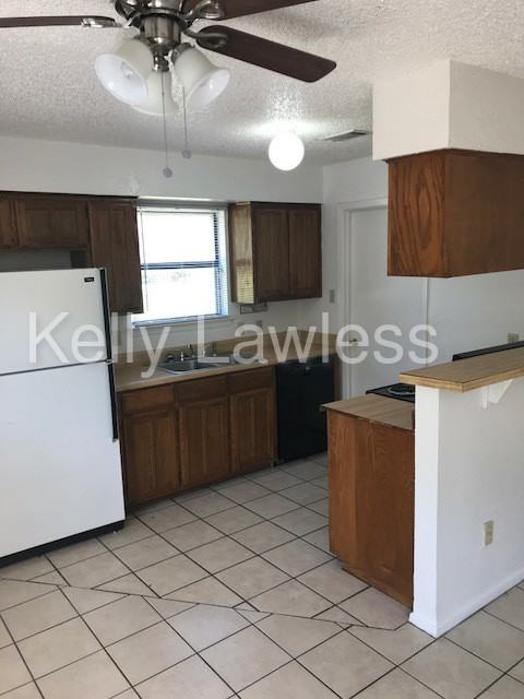 7640 John T White Rd - Photo 3 of 5