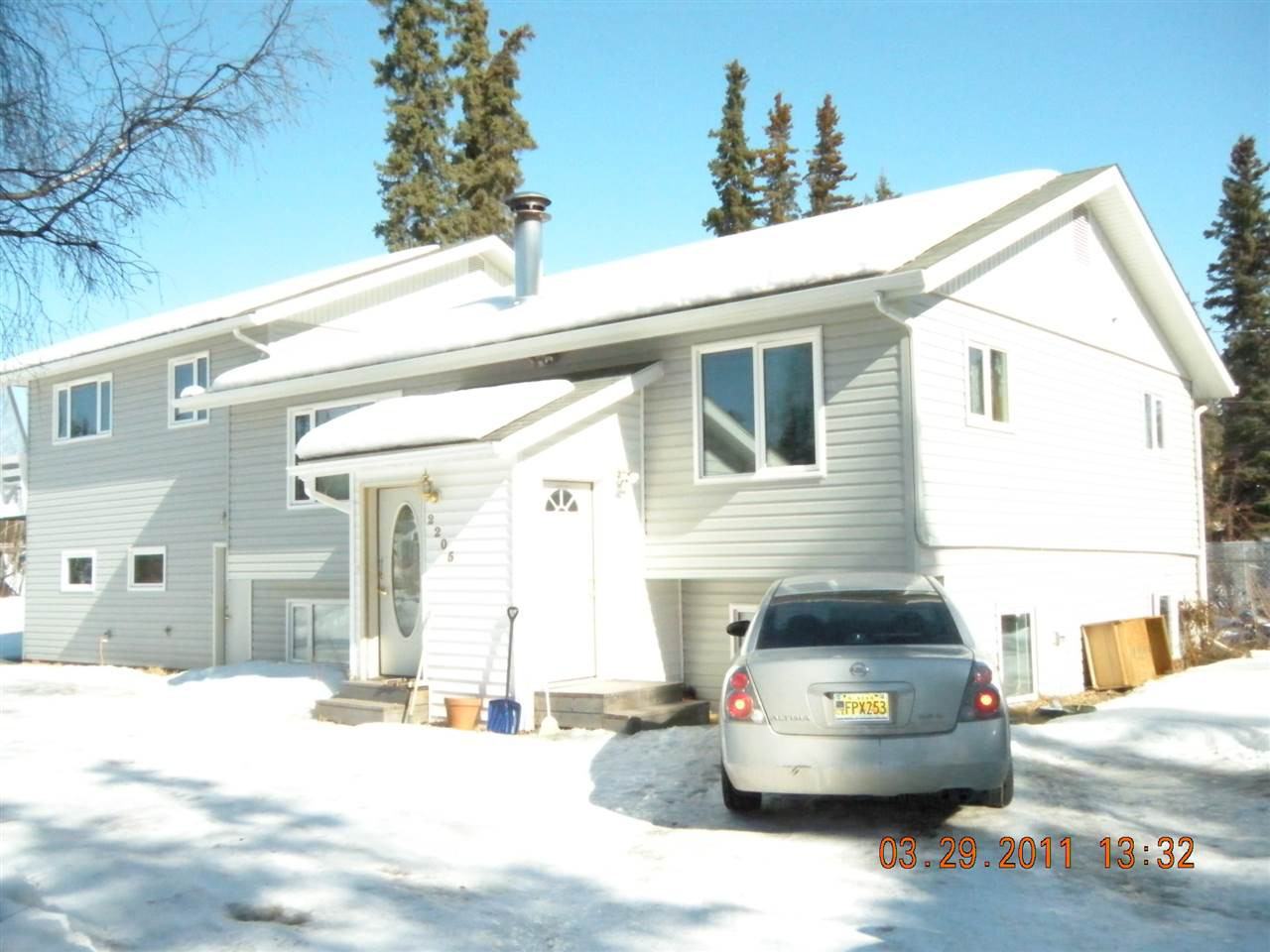 2215 Ravenwood Ave - Photo 2 of 7