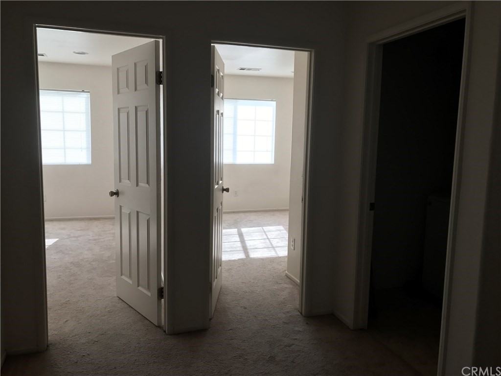 1416 Plaza Way - Photo 3 of 10