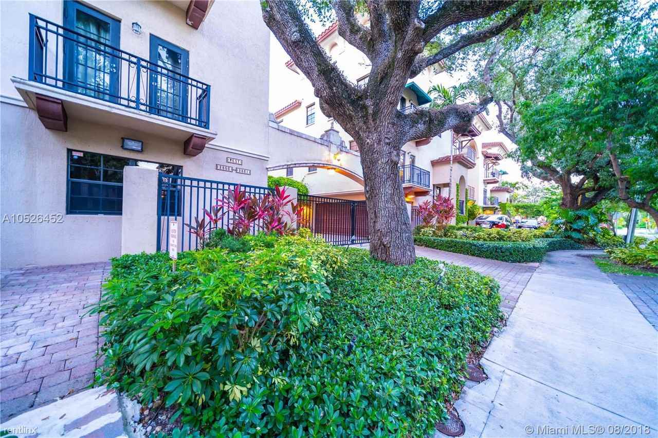 2829 Coconut Ave - Photo 3 of 24