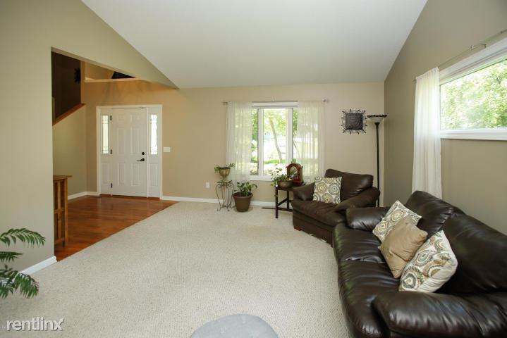 1392 Wickford Dr - Photo 3 of 28