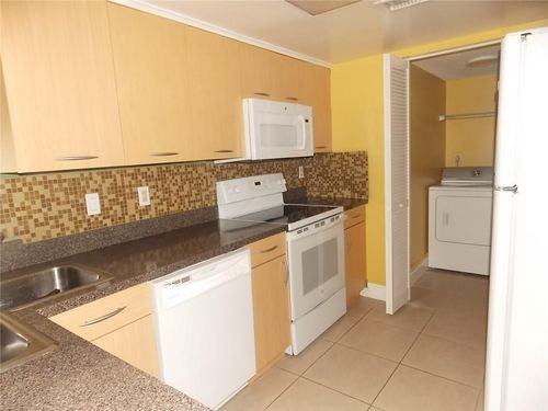 9168 W Atlantic Blvd - Photo 2 of 8