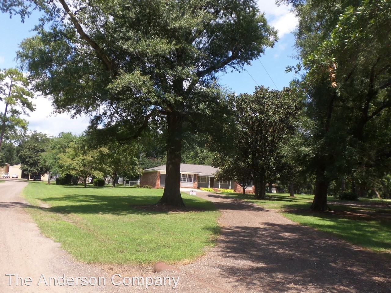 440 Pinewood Rd - Photo 2 of 12