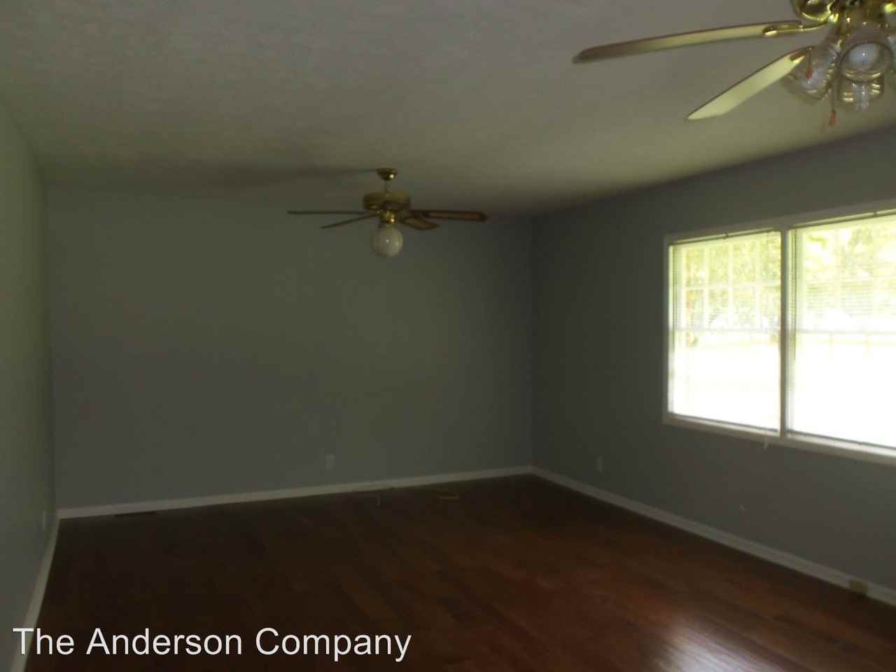 440 Pinewood Rd - Photo 3 of 12