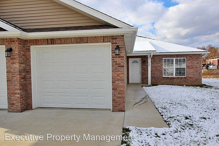 165/167 Founders Court - Photo 2 of 14