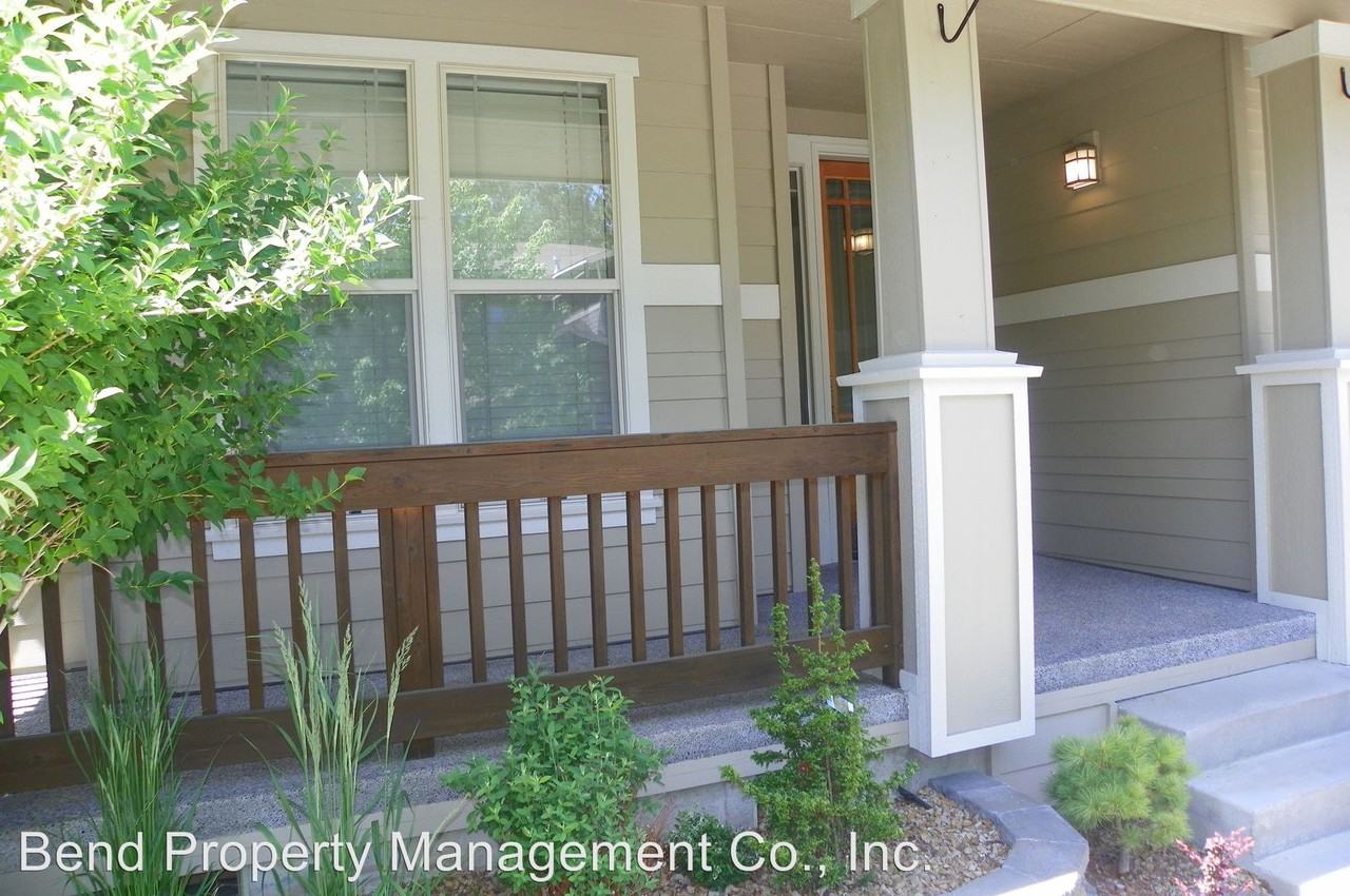 477 NW Flagline Dr - Photo 2 of 32