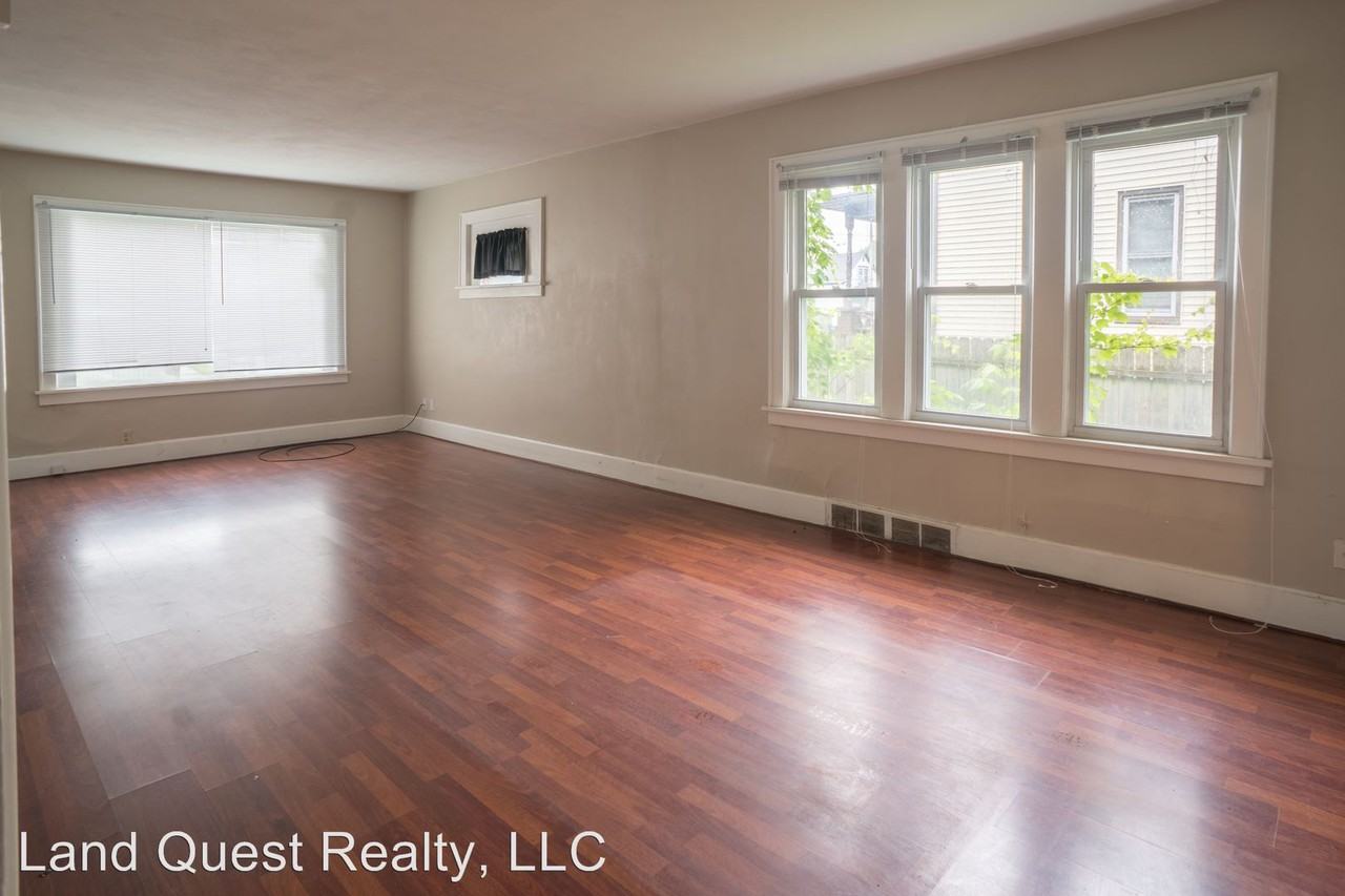 1203 68th St. Upper & Lower - Photo 3 of 9