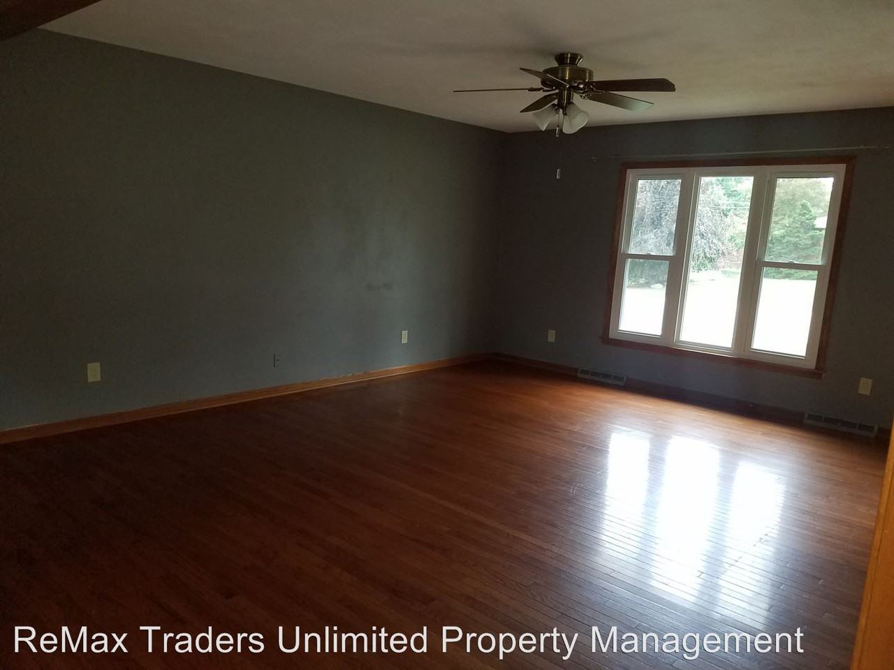 221 W Edgewood St - Photo 2 of 15