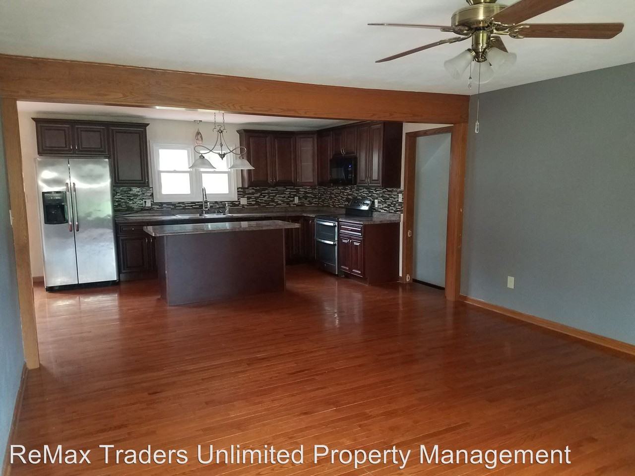 221 W Edgewood St - Photo 3 of 15