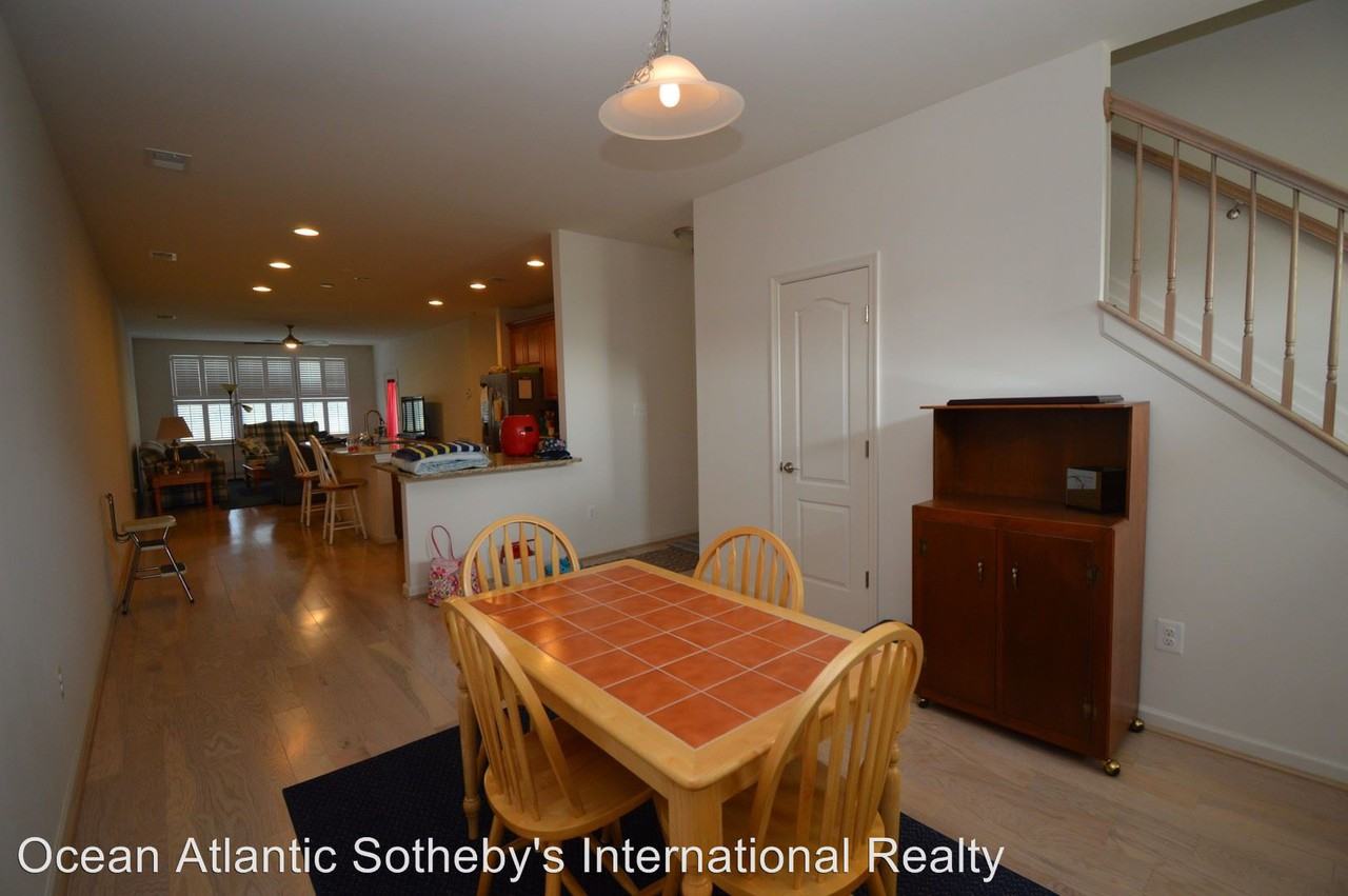 16979 Bellevue Ct - Photo 3 of 11