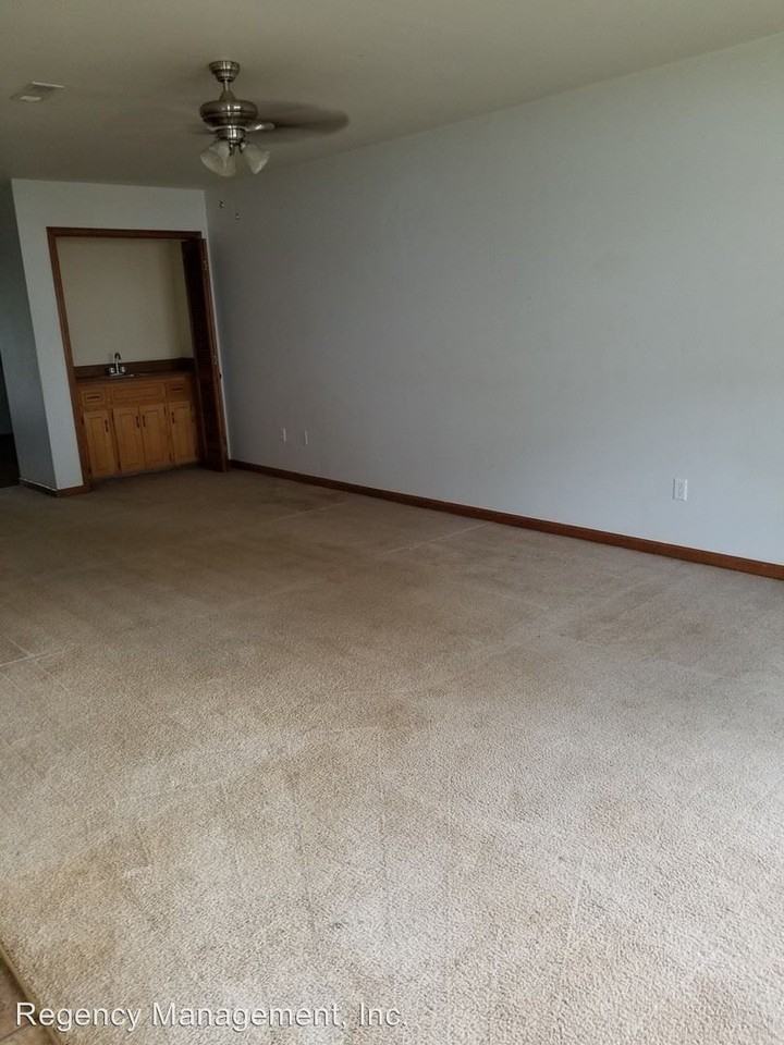 166 Lakeview Dr - Photo 2 of 14